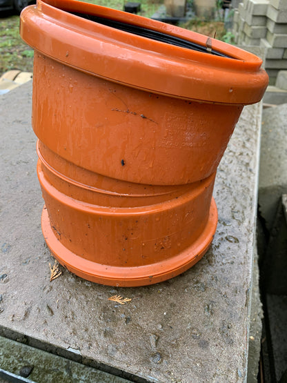 Sewer pipe conectors