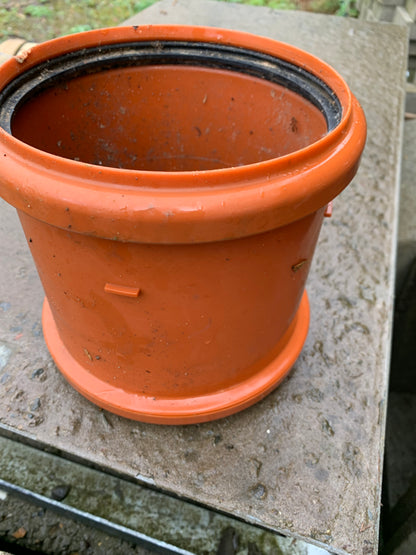 Sewer pipe conectors