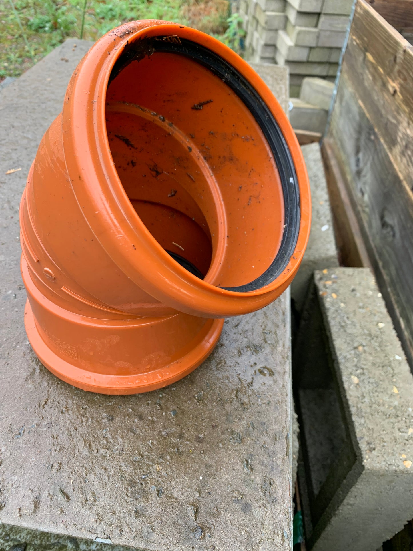 Sewer pipe conectors